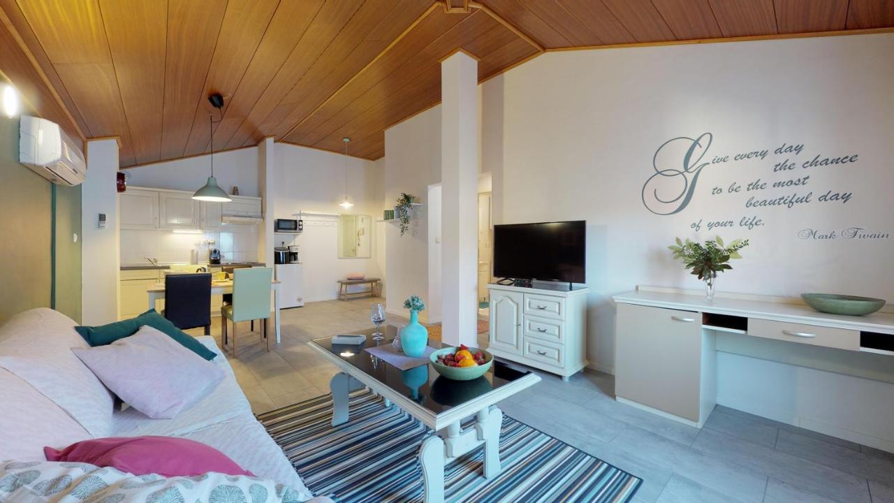 Lara Deluxe Superior 5 Star Apartment, Your Piece Of Heaven By The Sea & Park Novigrad Istria Εξωτερικό φωτογραφία